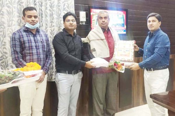 सेवानिवृत्त उपनिरीक्षक को दी विदाई