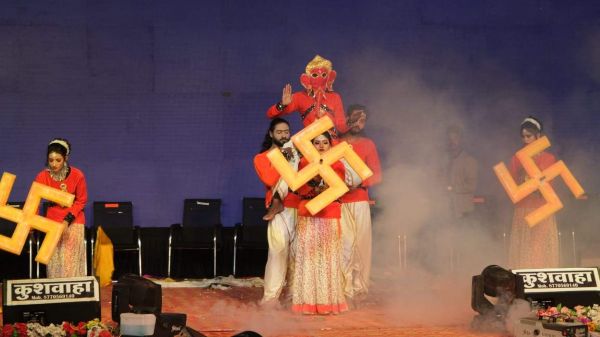 जिला स्तरीय राज्योत्सव में कलाकारों ने बिखेरे मनमोहक रंग