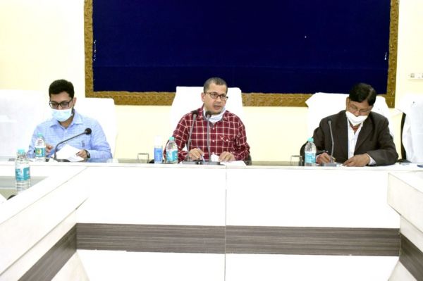 स्थानीय कानून व्यवस्था दुरुस्त रखने अफसर मुख्यालय में ही रहें- कलेक्टर