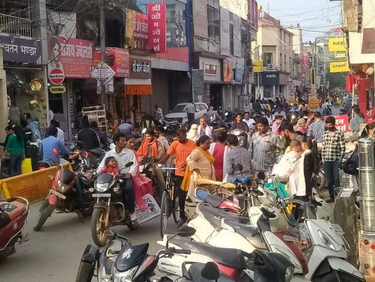 धनतेरस पर जमकर हुई धनवर्षा, करोड़ों की खरीदारी से बाजार गुलजार