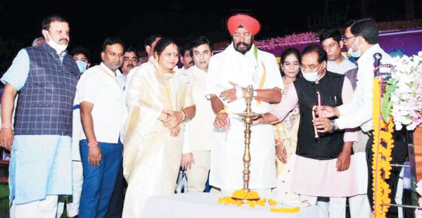 खराब तबीयत के बावजूद आये मुख्य अतिथि जुनेजा, कहा हमारा राज्योत्सव सबसे अहम, इसलिए आया