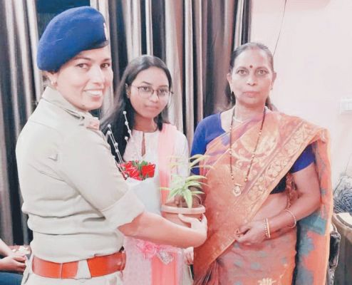 पीएससी में शीर्ष स्थान पाने वालों को स्मृति चिन्ह