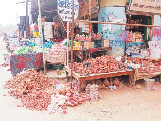 बाजार की सुस्ती से कारोबारी हताश
