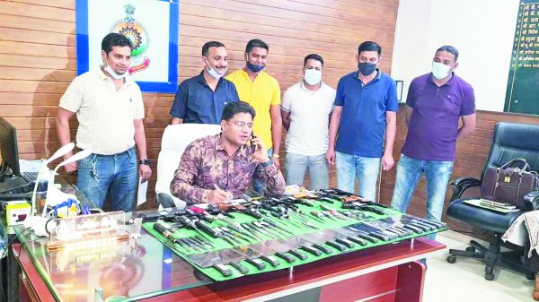 ऑनलाइन शॉपिंग से चाकू-एयर पिस्टल मंगवाने वालों पर पुलिस की नजर