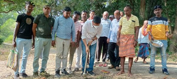 लखनपुर जनपद उपाध्यक्ष ने किया नाली निर्माण का भूमिपूजन