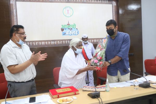 महाराजा अग्रसेन पुरस्कार से सम्मानित नायडू का जिला प्रशासन ने किया सम्मान