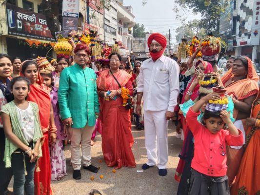 दिवाली के दीये से रौशन हुए घर-आंगन