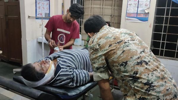 विवाद रोकने बीच-बचाव करने पर चाकू से हमला, 3 पर जुर्म