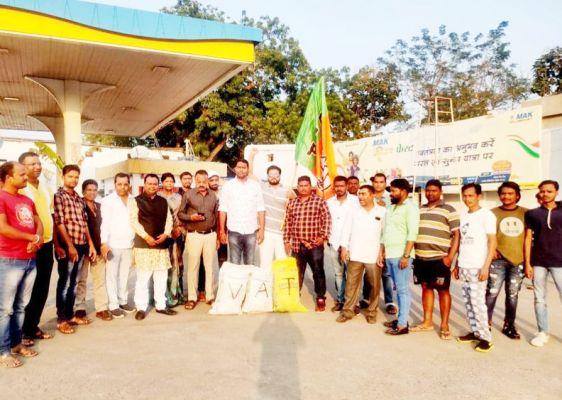 पेट्रोल-डीजल पर वैट कम करने की मांग