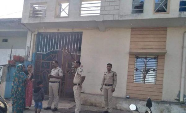 भाई दूज मनाने गई महिला के मकान से लाखों के जेवर-नगदी पार