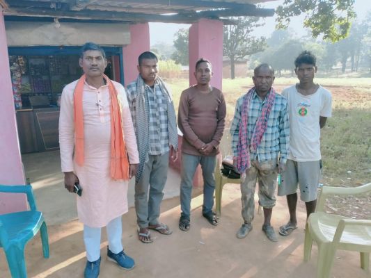 4 माह से सोलर प्लांट बंद, अंधेरे में गुजर-बसर करने मजबूर ग्रामीण