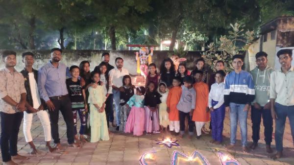 चैंपियन मार्शल आर्ट्स एकेडेमी में मनी दीपावली, बच्चों ने बनाई रंगोली और फोड़े पटाखे