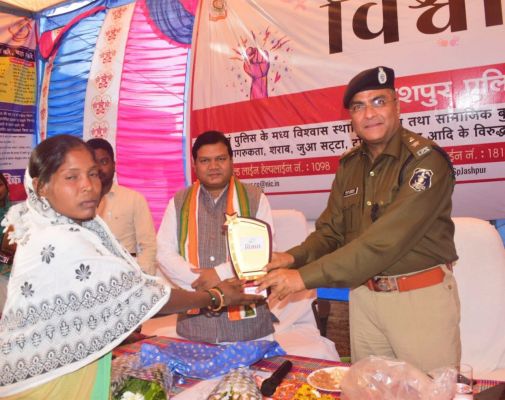 पुलिस अधीक्षक ने नागरिकों को मानव तस्करी, एटीएम फ्रॉड, रोड एक्सीडेंट, सायबर अपराध, टोनही प्रताडऩा पर दी जानकारी