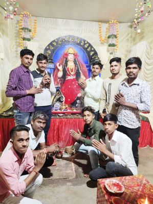 दीपावली पर लक्ष्मी प्रतिमा स्थापित कर पूजा-अर्चना, विसर्जित