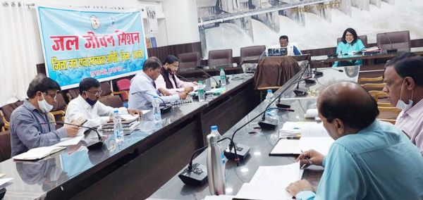 स्कूल, आंगनबाड़ी केन्द्र व शासकीय भवनों में नल कनेक्शन का सत्यापन कर जानकारी दें