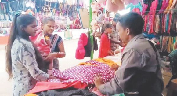 मौसम के सर्द होते ही गर्म कपड़ों की बढ़ी बिक्री