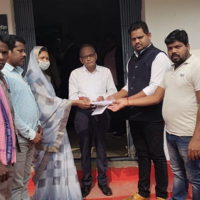 अवैध शराब के विरोध में लामबंद हुर्इं महिलाएं