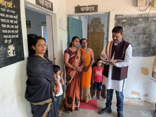 संसदीय सचिव चन्द्रदेव ने स्कूलों का किया निरीक्षण