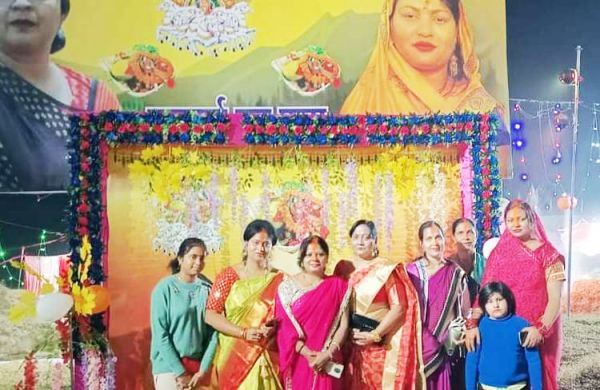 डूबते सूर्य को दिया अघ्र्य, घाट पर गूंजते रहे छठी मईया के गीत