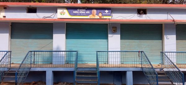 माहभर से नहीं खुली जेनरिक मेडिकल स्टोर्स, नागरिकों में आक्रोश