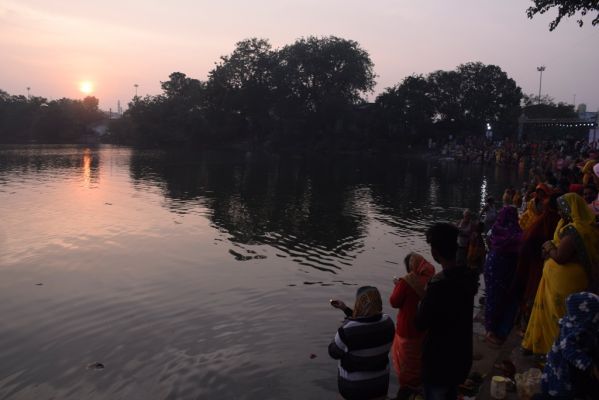 सुबह अध्र्य देकर छठ पर्व की बिदाई