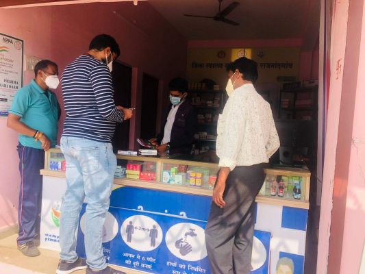 आयुक्त ने किया जेनरिक मेडिकल स्टोर का जायजा