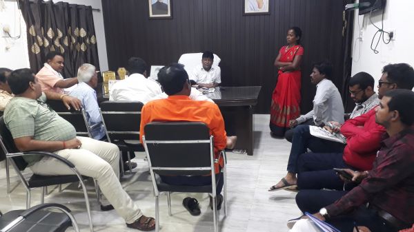 फसलों को नुकसान पहुंचा रहे सुअर