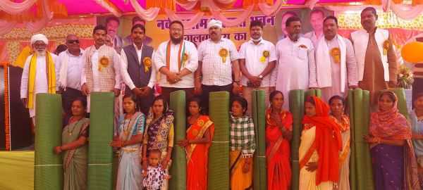 पंचायत भवन का उद्घाटन, विकास कार्यों के लिए विधायक ने दिये 5 लाख