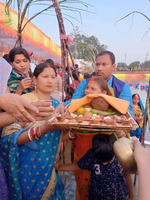 उगते सूर्य को अघ्र्य के साथ संपन्न हुआ छठ महापर्व
