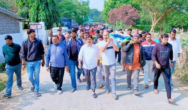 युवा भाजपा नेता की अंतिम यात्रा में उमड़ा जनसैलाब, नम आंखों से दी विदाई