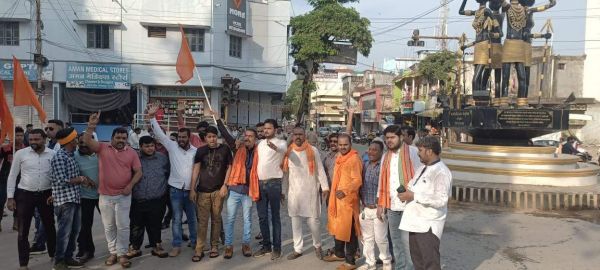 वनमंत्री का फूंका पुतला