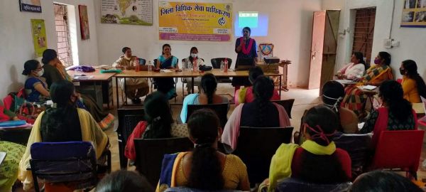 जागरुकता कार्यक्रम में दी महिला अधिकारों की जानकारी