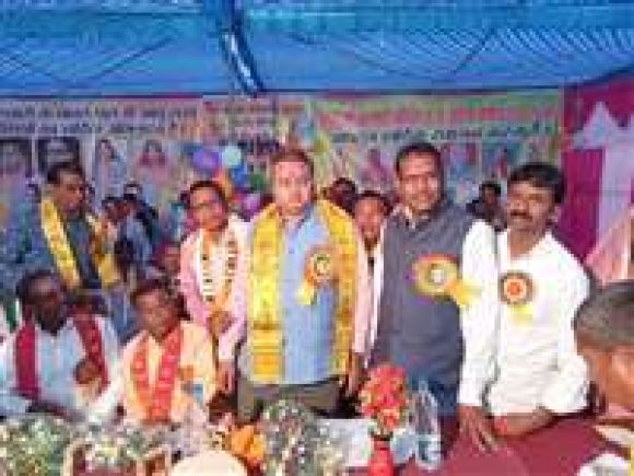 स्पर्धा में अंचल के 16 नर्तक दलों ने किया राउत नाच