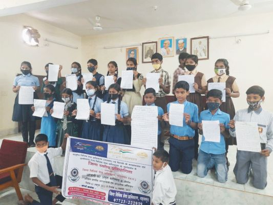 जिला स्तरीय निबंध प्रतियोगिता में बृजराज स्कूल प्रथम