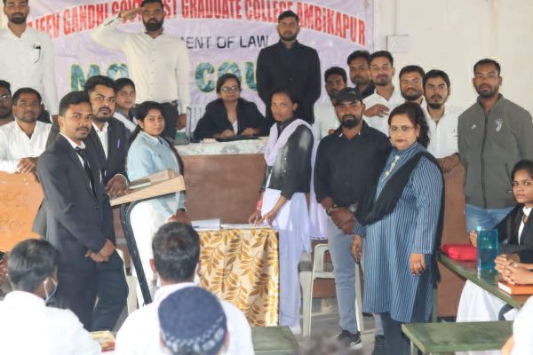 छात्रों ने किया काल्पनिक न्यायालय मूटकोर्ट में मॉक ट्रायल