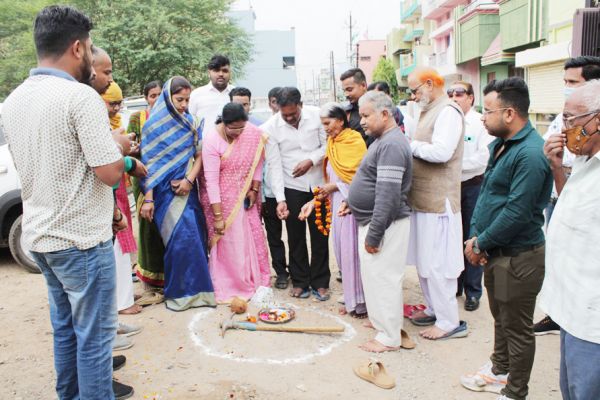 मेयर ने किया रोड निर्माण का भूमिपूजन