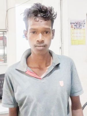 रात्रि गस्त में पकड़ाया संदिग्ध युवक निकला मोबाइल चोर