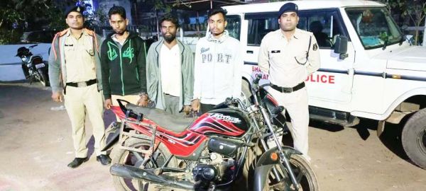 बाईक चोरी के 3 आरोपी बंदी