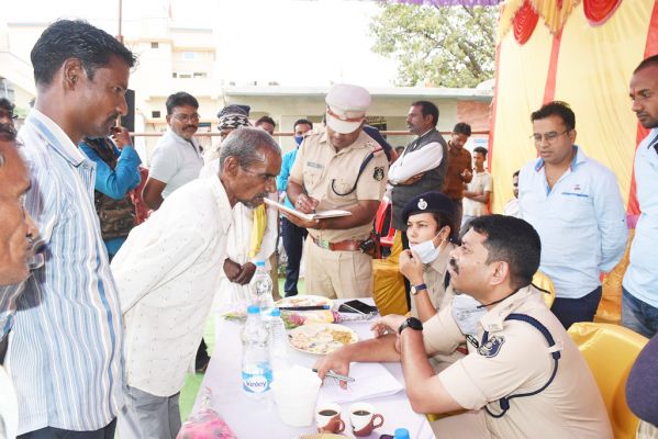 पुलिस जनदर्शन में एसपी हुए लोगों से रूबरू