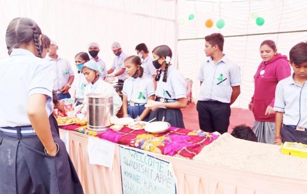 आत्मानन्द अंग्रेजी माध्यम विद्यालय में बाल मेला