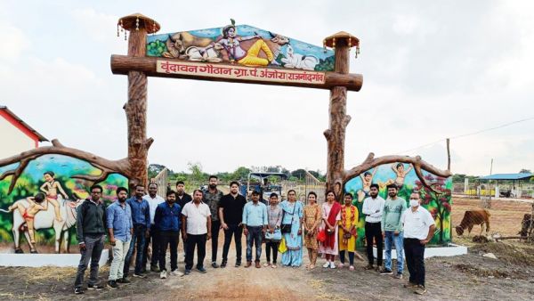 अधिकारी और नोडल तकनीकी सहायकों ने किया गौठान का भ्रमण