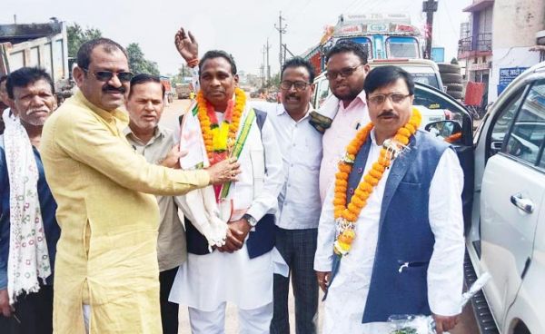 आदिवासी कांग्रेस प्रदेश के प्रथम नगर आगमन पर स्वागत