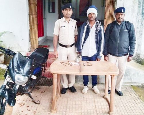 गाडिय़ों से बैटरी चोरी, झारखंड का युवक बंदी