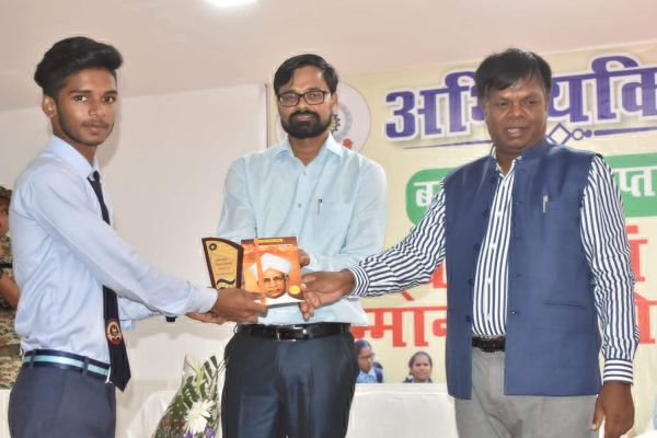 अपनी रुचि के अनुसार खुद को प्रस्थापित करें- कटारा