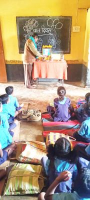 स्कूलों में बच्चों ने मनाया बाल दिवस