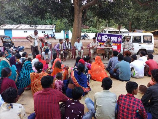 पुलिस ने 3 दिन में लगाए सात चलित थाना, ग्रामीणों को किया जागरूक