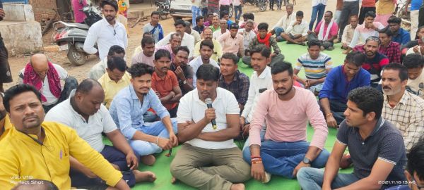 युवकों की पिटाई के विरोध में मानपुर रहा बंद