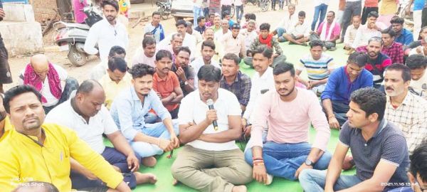 युवकों की पिटाई के विरोध में मानपुर रहा बंद