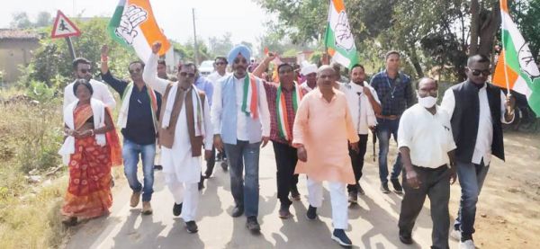 कांग्रेसियों ने मोदी सरकार के खिलाफ बोला हल्ला