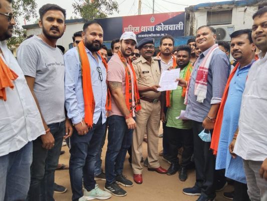 कांग्रेस नेता खुर्शीद पर आपराधिक मामला दर्ज करने पुलिस को ज्ञापन